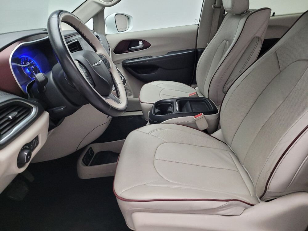 2017 Chrysler Pacifica in Fresno, CA 93726 - 18109333 17