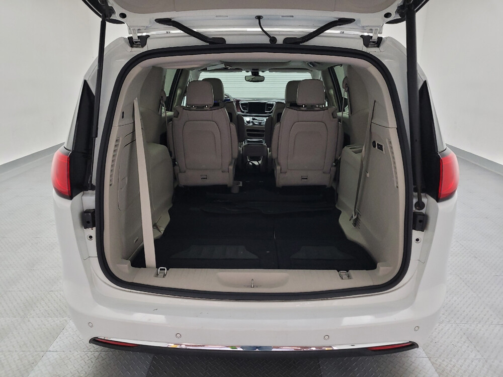 2017 Chrysler Pacifica in Fresno, CA 93726 - 18109333 29