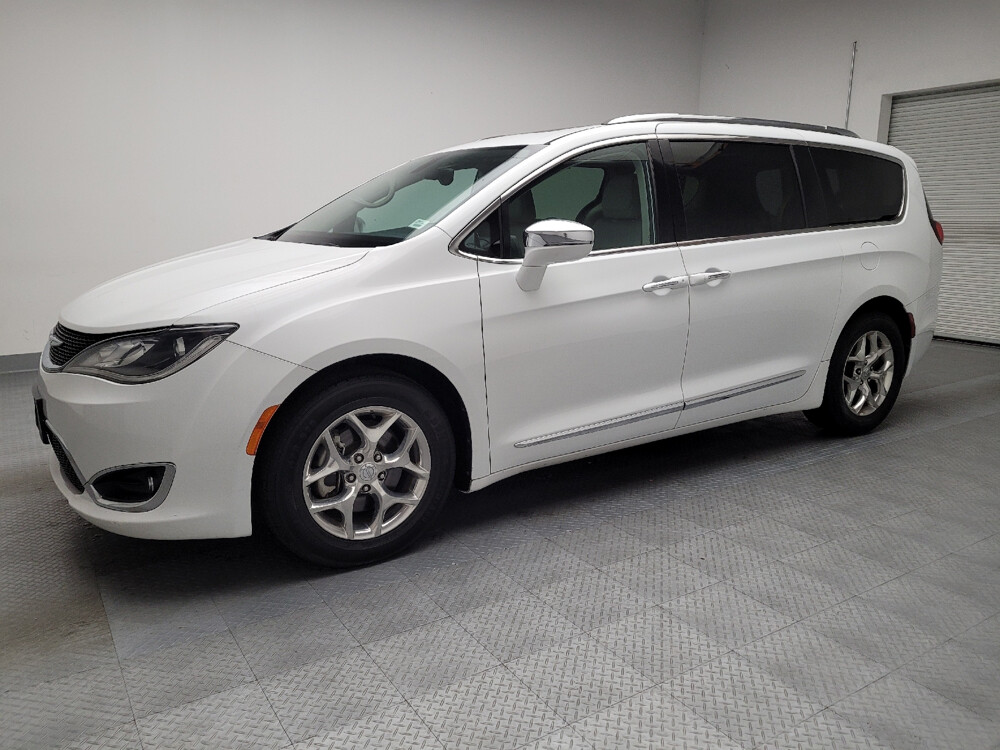 2017 Chrysler Pacifica in Fresno, CA 93726 - 18109333 2