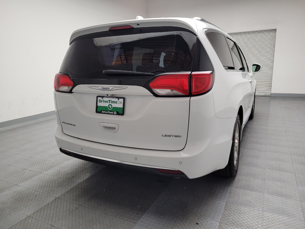 2017 Chrysler Pacifica in Fresno, CA 93726 - 18109333 7