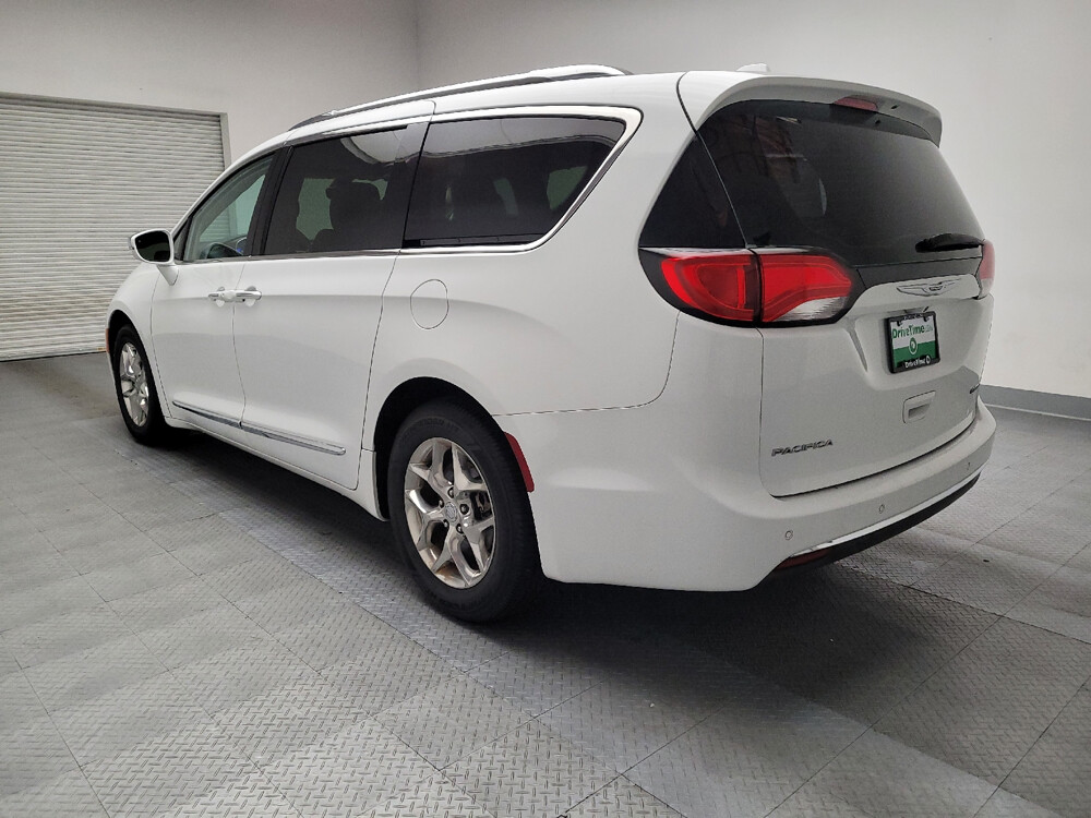 2017 Chrysler Pacifica in Fresno, CA 93726 - 18109333 5