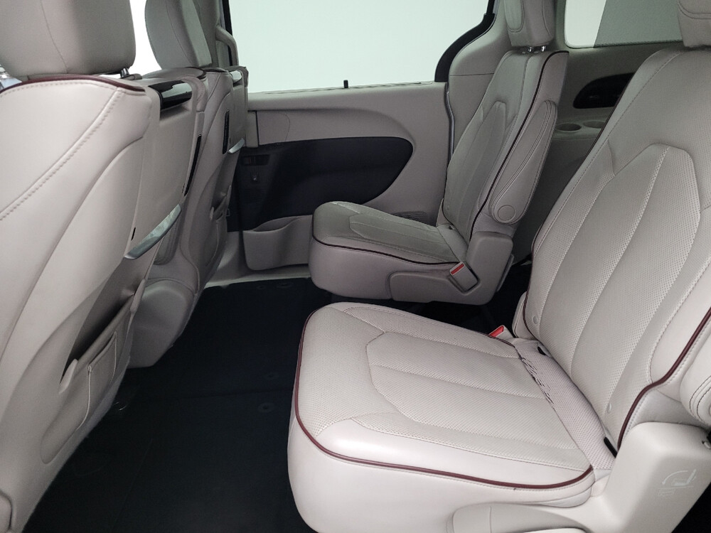 2017 Chrysler Pacifica in Fresno, CA 93726 - 18109333 18