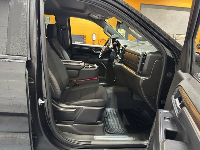 2025 Chevrolet Silverado 1500 in Burlington, WI 53105 - 18109372 18