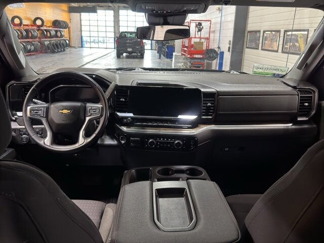 2025 Chevrolet Silverado 1500 in Burlington, WI 53105 - 18109372 13