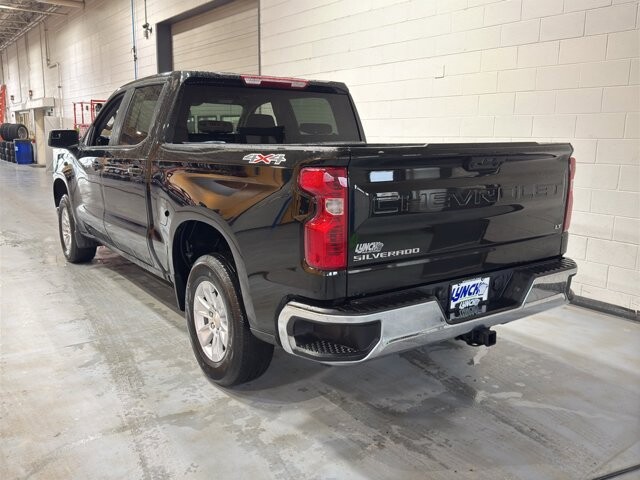 2025 Chevrolet Silverado 1500 in Burlington, WI 53105 - 18109372 3