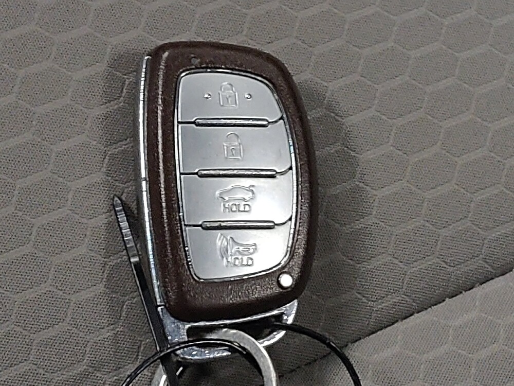 2020 Hyundai Elantra in Plano, TX 75074 - 18109430 32