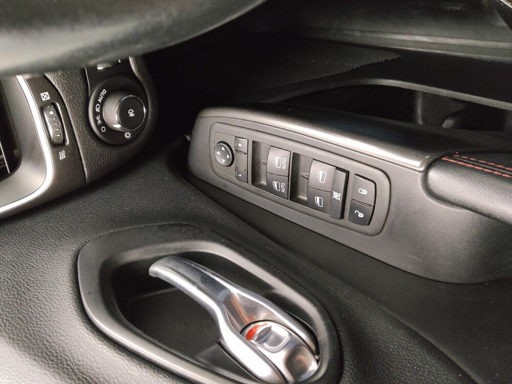 2019 Jeep Cherokee in St. Louis, MO 63136 - 18109534 27