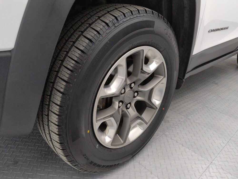 2019 Jeep Cherokee in St. Louis, MO 63136 - 18109534 31