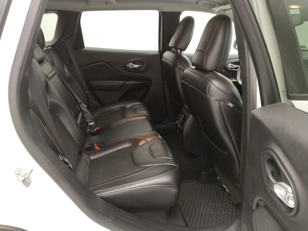 2019 Jeep Cherokee in St. Louis, MO 63136 - 18109534 19