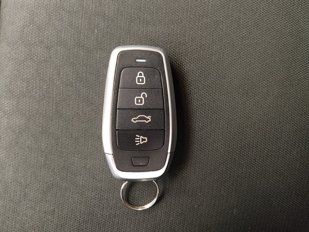 2019 Jeep Cherokee in St. Louis, MO 63136 - 18109534 32