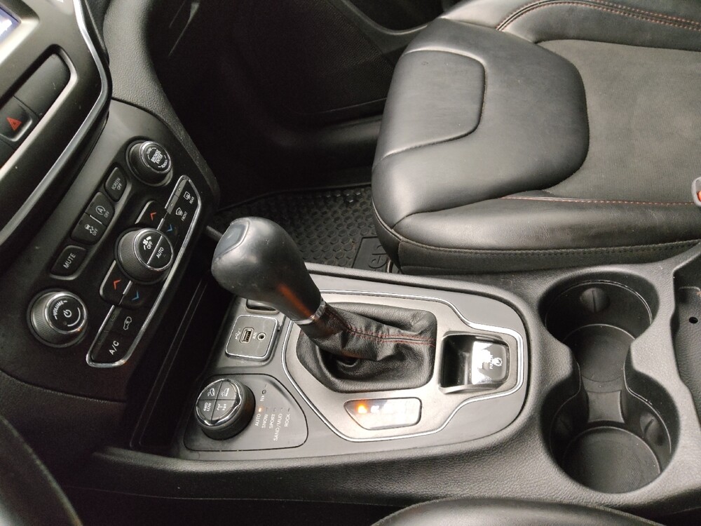 2019 Jeep Cherokee in St. Louis, MO 63136 - 18109534 26