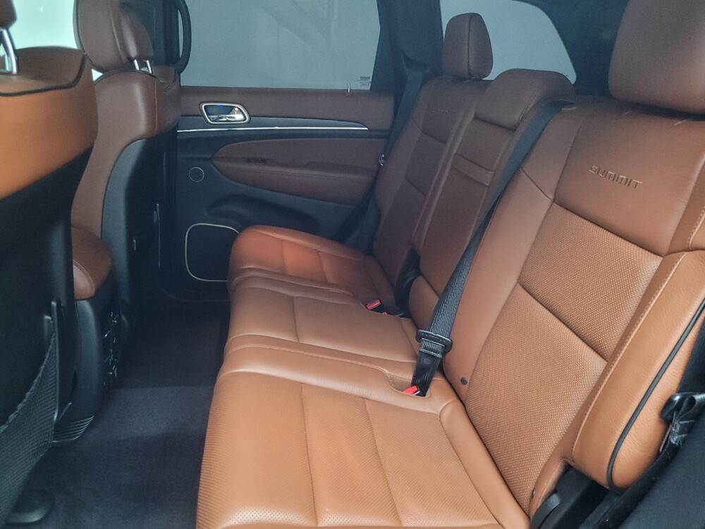 2016 Jeep Grand Cherokee in Indianapolis, IN 46222 - 18109557 18