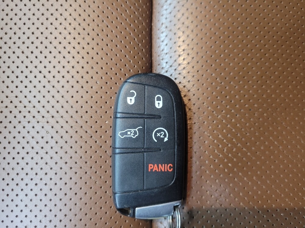 2016 Jeep Grand Cherokee in Indianapolis, IN 46222 - 18109557 32