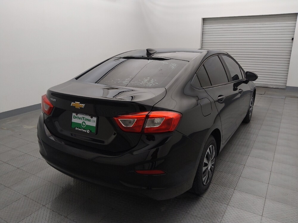 2018 Chevrolet Cruze in Houston, TX 77074 - 18109570 7