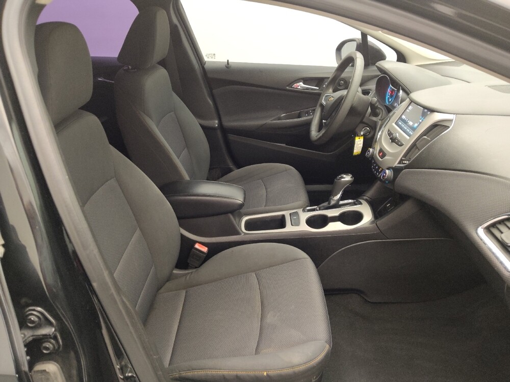 2018 Chevrolet Cruze in Houston, TX 77074 - 18109570 21