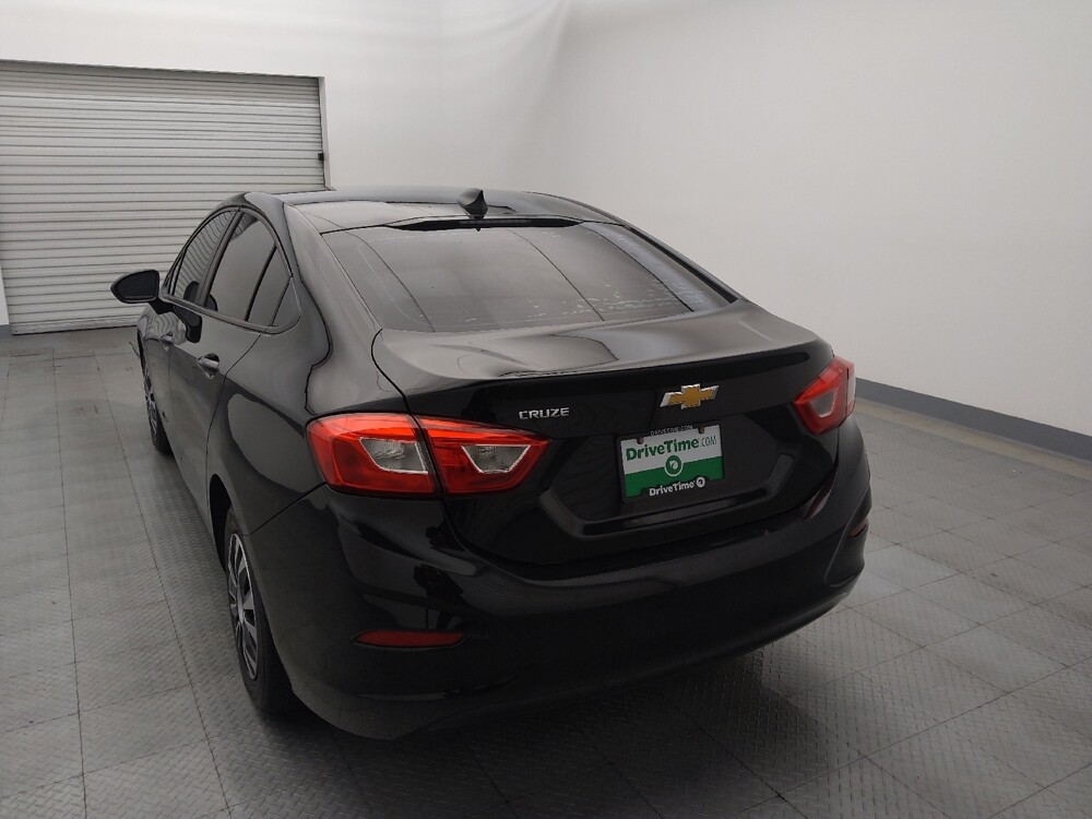 2018 Chevrolet Cruze in Houston, TX 77074 - 18109570 6