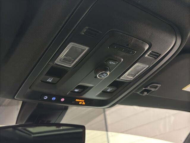 2021 Chevrolet Suburban in Burlington, WI 53105 - 18109633 34