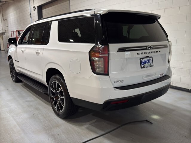 2021 Chevrolet Suburban in Burlington, WI 53105 - 18109633 3