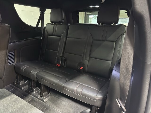 2021 Chevrolet Suburban in Burlington, WI 53105 - 18109633 13