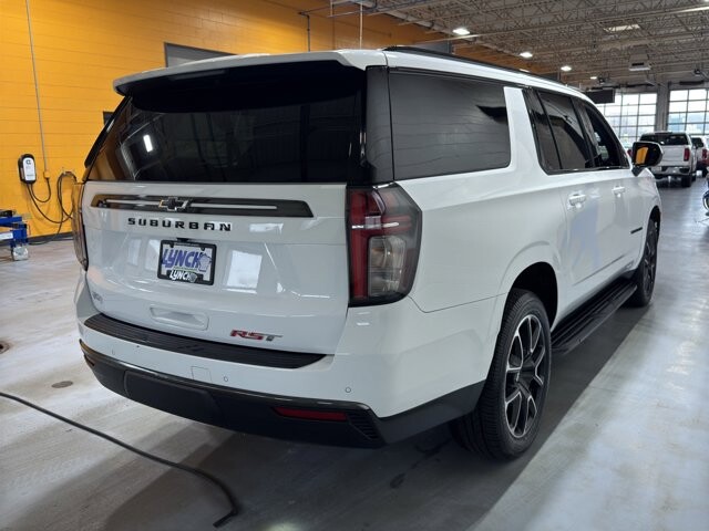 2021 Chevrolet Suburban in Burlington, WI 53105 - 18109633 5