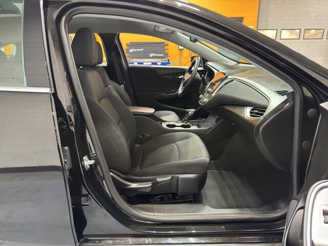 2022 Chevrolet Malibu in Burlington, WI 53105 - 18109638 16