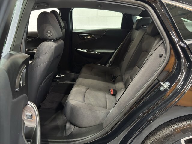 2022 Chevrolet Malibu in Burlington, WI 53105 - 18109638 10