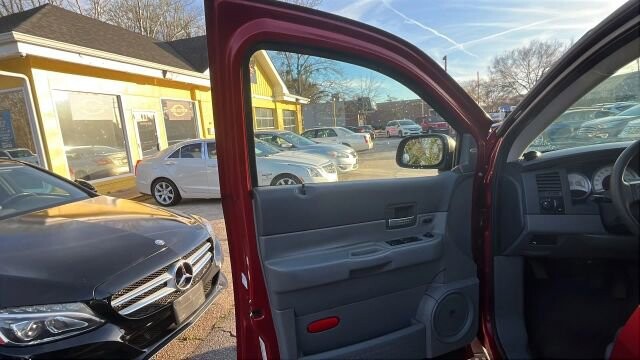 2006 Dodge Durango in Greenville, SC 29607 - 18109642 27