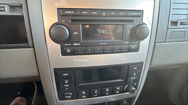 2006 Dodge Durango in Greenville, SC 29607 - 18109642 34