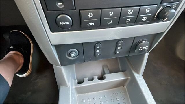 2006 Dodge Durango in Greenville, SC 29607 - 18109642 33