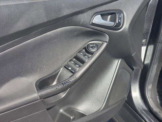 2018 Ford Focus in Mesa, AZ 85212 - 18109652 12