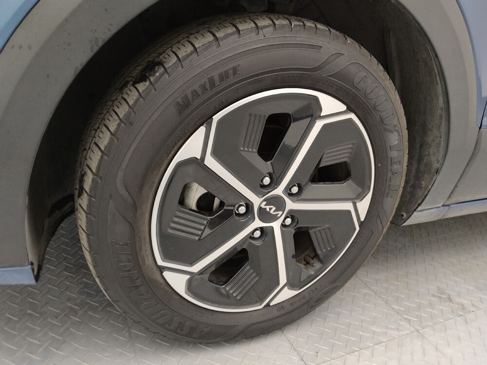 2023 Kia Niro in St. Louis, MO 63136 - 18109667 31