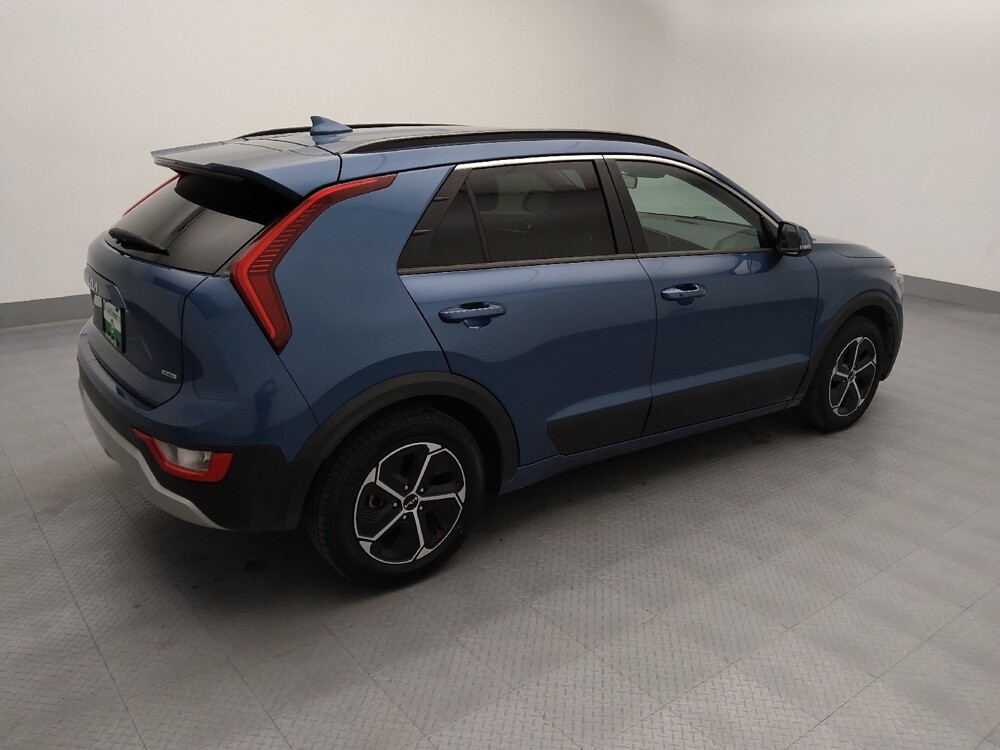 2023 Kia Niro in St. Louis, MO 63136 - 18109667 10