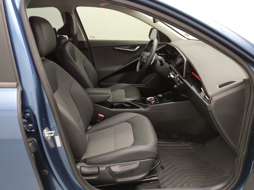 2023 Kia Niro in St. Louis, MO 63136 - 18109667 21