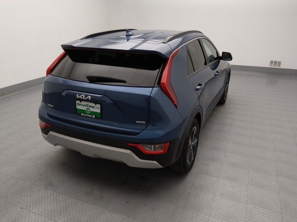 2023 Kia Niro in St. Louis, MO 63136 - 18109667 7