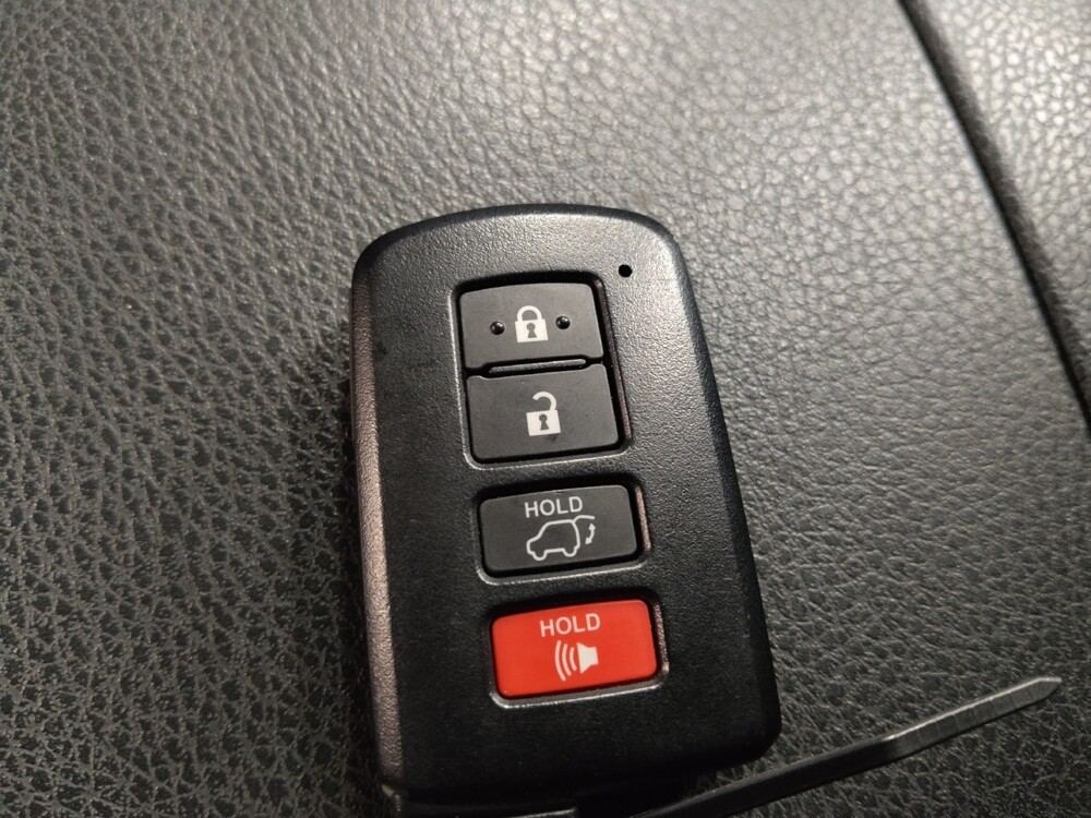 2019 Toyota Highlander in Lewisville, TX 75067 - 18109727 32