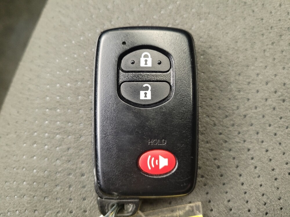 2015 Toyota Prius in Miamisburg, OH 45342 - 18109849 32