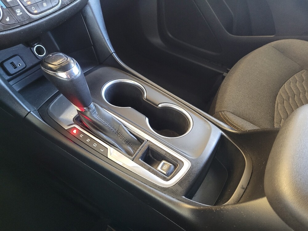 2018 Chevrolet Equinox in Fairfield, OH 45014 - 18109854 26