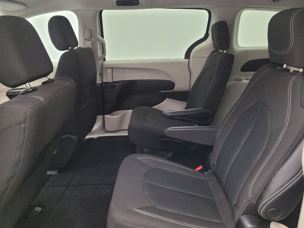 2022 Chrysler Voyager in Columbus, OH 43228 - 18109871 18