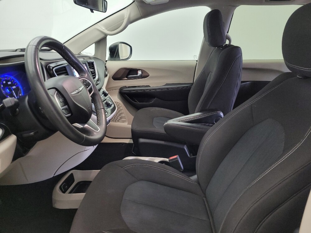 2022 Chrysler Voyager in Columbus, OH 43228 - 18109871 17