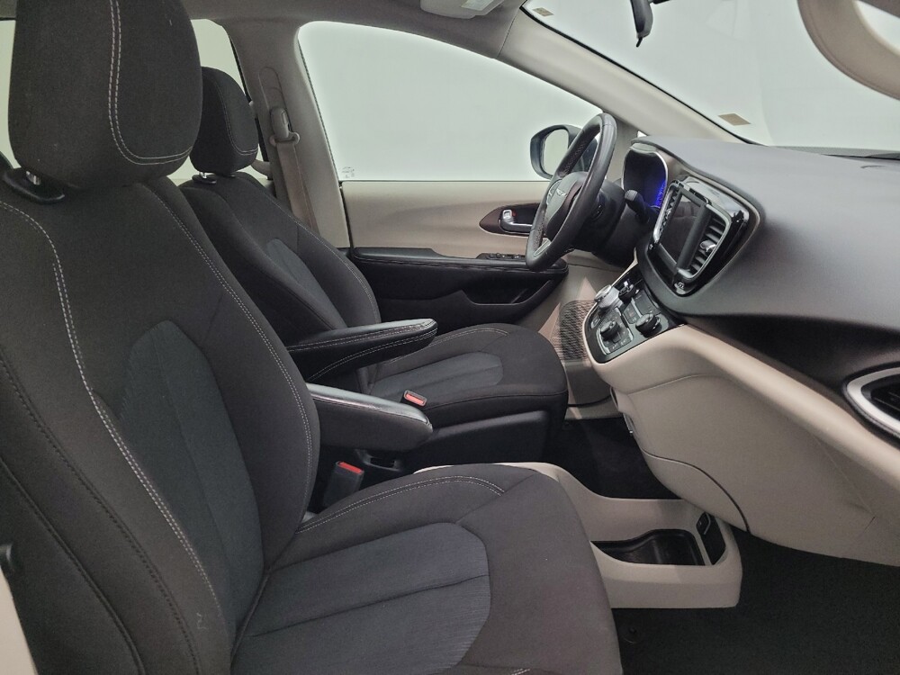 2022 Chrysler Voyager in Columbus, OH 43228 - 18109871 21