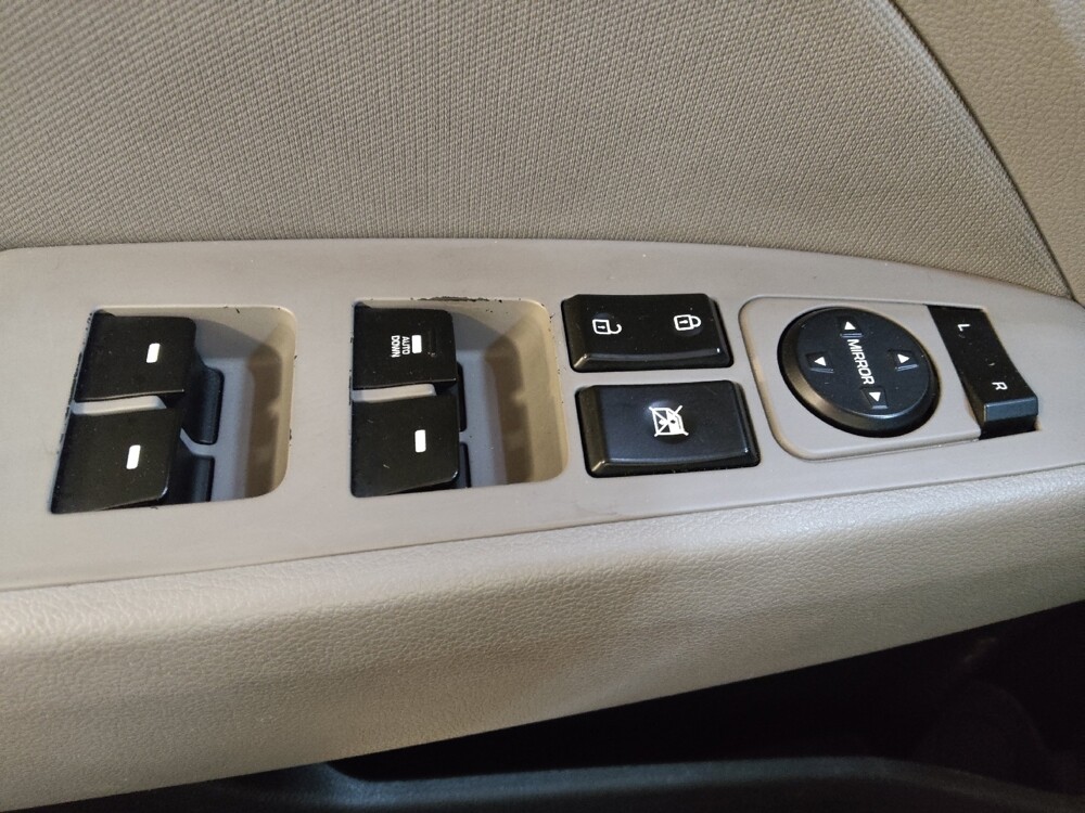 2020 Hyundai Elantra in Greenville, SC 29607 - 18109902 27