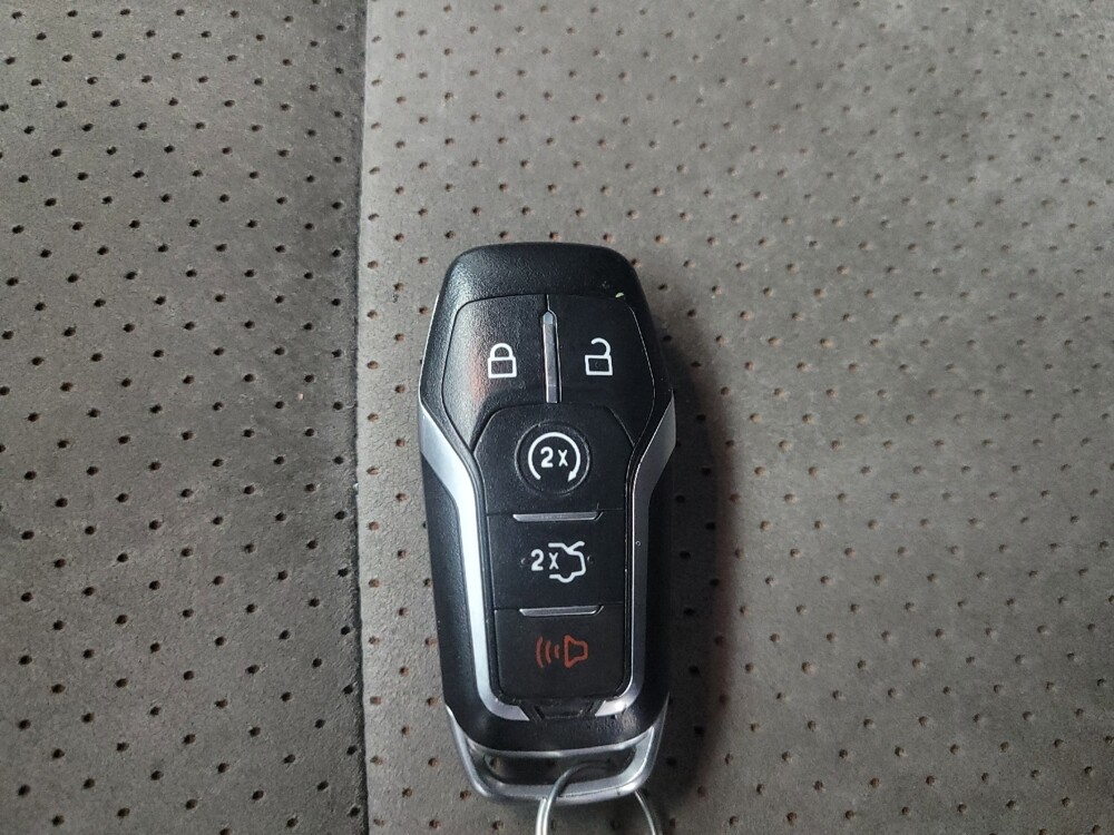 2017 Ford Explorer in Indianapolis, IN 46222 - 18109928 32