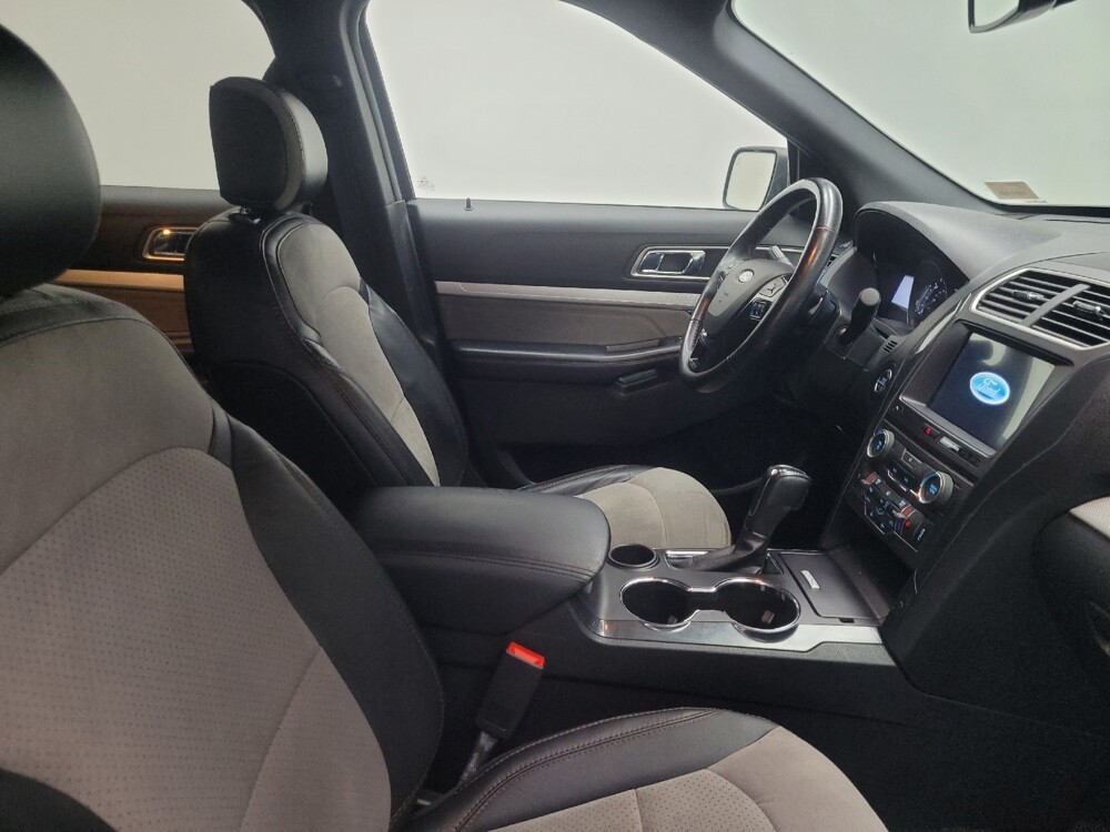2017 Ford Explorer in Indianapolis, IN 46222 - 18109928 21