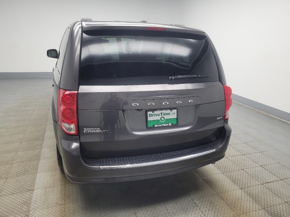 2016 Dodge Grand Caravan in Mishawaka, IN 46545 - 18109932 6