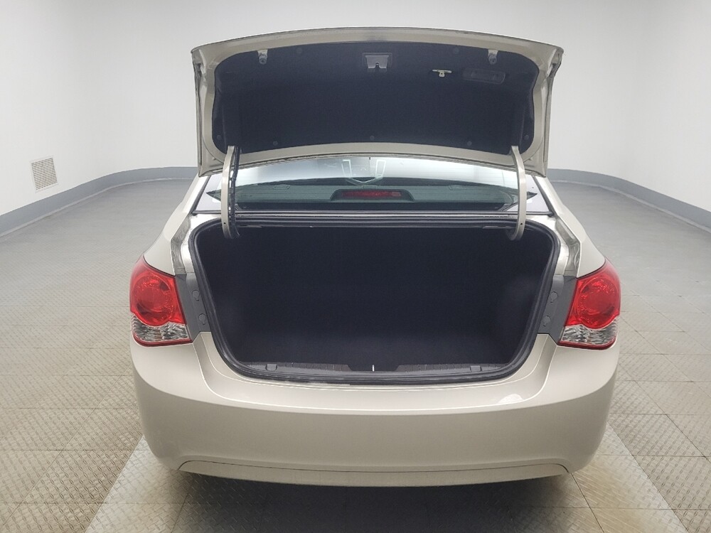 2016 Chevrolet Cruze in Ft Wayne, IN 46805 - 18109935 29