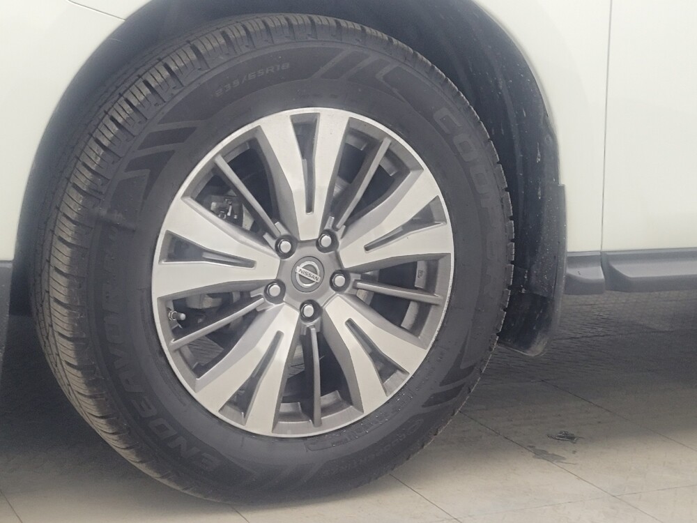 2018 Nissan Pathfinder in Madison, TN 37115 - 18109943 31