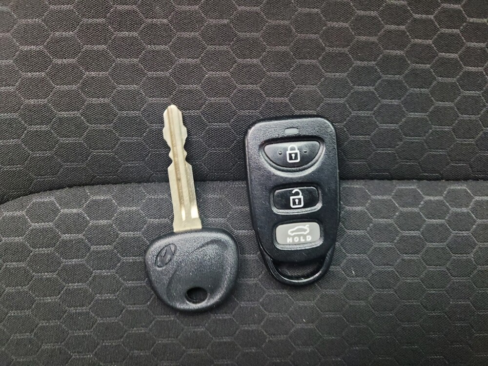 2020 Hyundai Elantra in Taylor, MI 48180 - 18109961 32