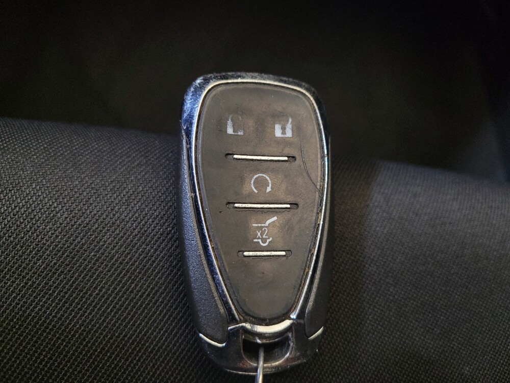 2020 Chevrolet Malibu in Toledo, OH 43617 - 18109970 32