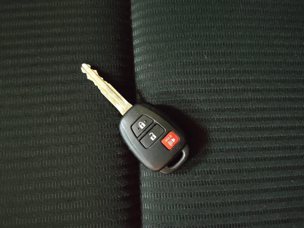 2018 Toyota RAV4 in Greenville, SC 29607 - 18110026 32