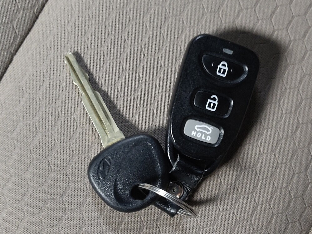 2020 Hyundai Elantra in Live Oak, TX 78233 - 18110047 32